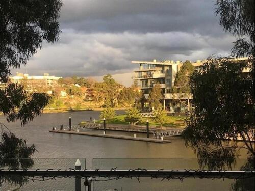 Marina View Apartment On The Maribyrnong River, Melbourne Kültér fotó